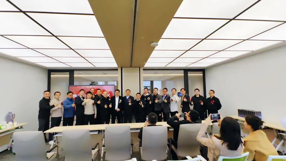 焕新升级·征程再起丨热烈庆祝武汉YP街机电子新材料科技有限公司入驻武汉产业创新发展研究院